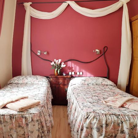 Hostal De La Torre Hostal Economico バリャドリド エクステリア 写真