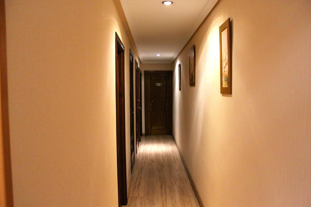 Hostal De La Torre Hostal Economico バリャドリド エクステリア 写真