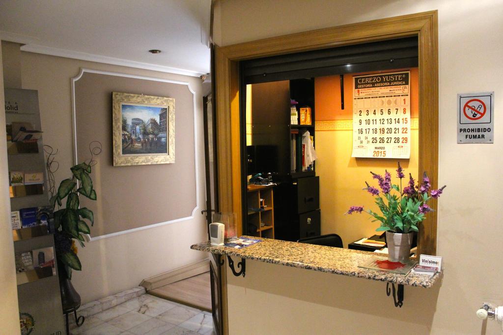 Hostal De La Torre Hostal Economico バリャドリド エクステリア 写真