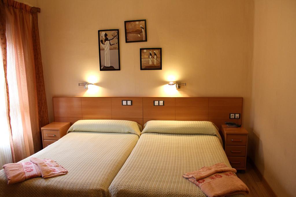 Hostal De La Torre Hostal Economico バリャドリド 部屋 写真