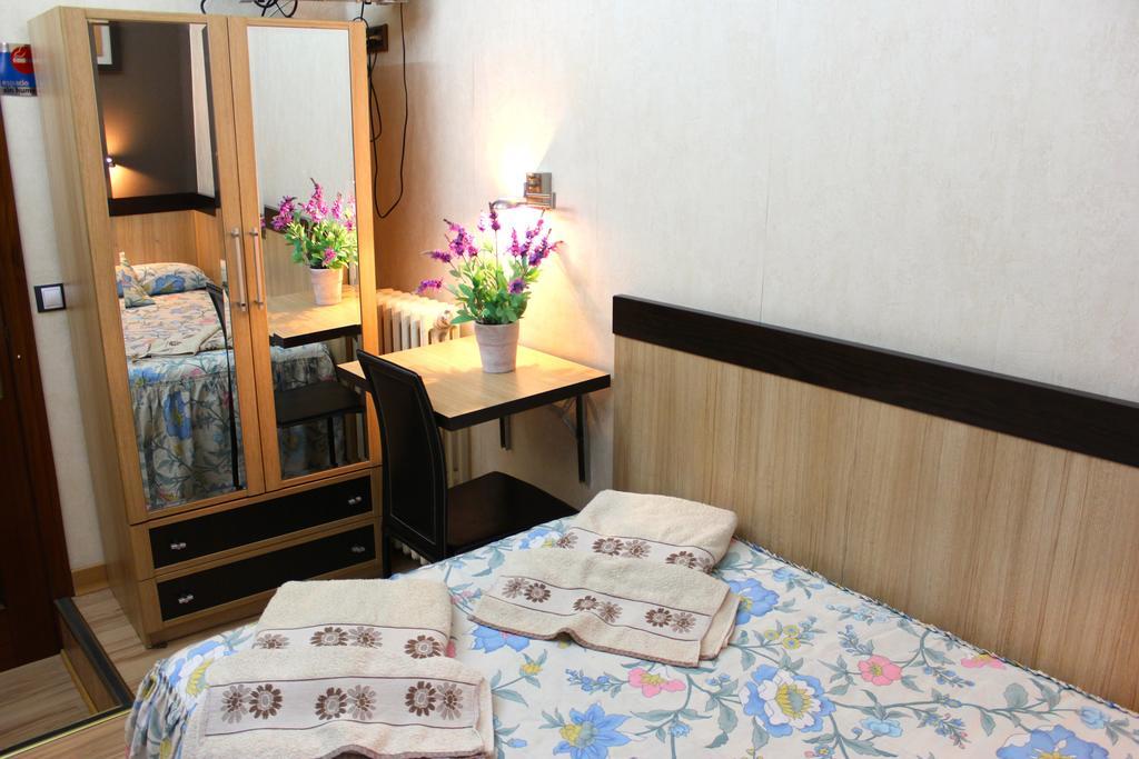 Hostal De La Torre Hostal Economico バリャドリド 部屋 写真