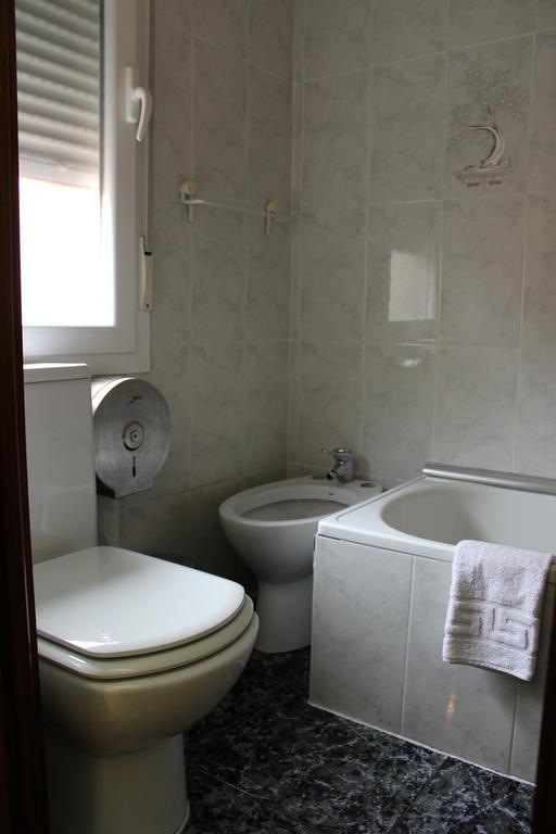 Hostal De La Torre Hostal Economico バリャドリド 部屋 写真