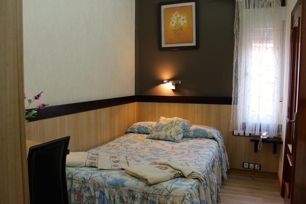 Hostal De La Torre Hostal Economico バリャドリド 部屋 写真
