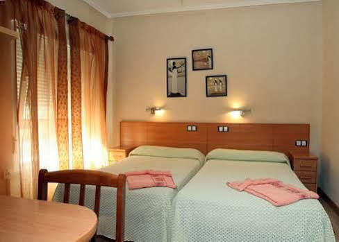 Hostal De La Torre Hostal Economico バリャドリド エクステリア 写真