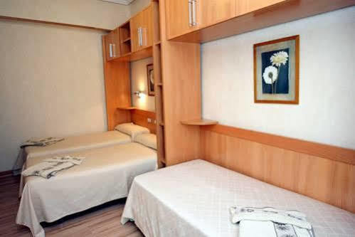 Hostal De La Torre Hostal Economico バリャドリド エクステリア 写真