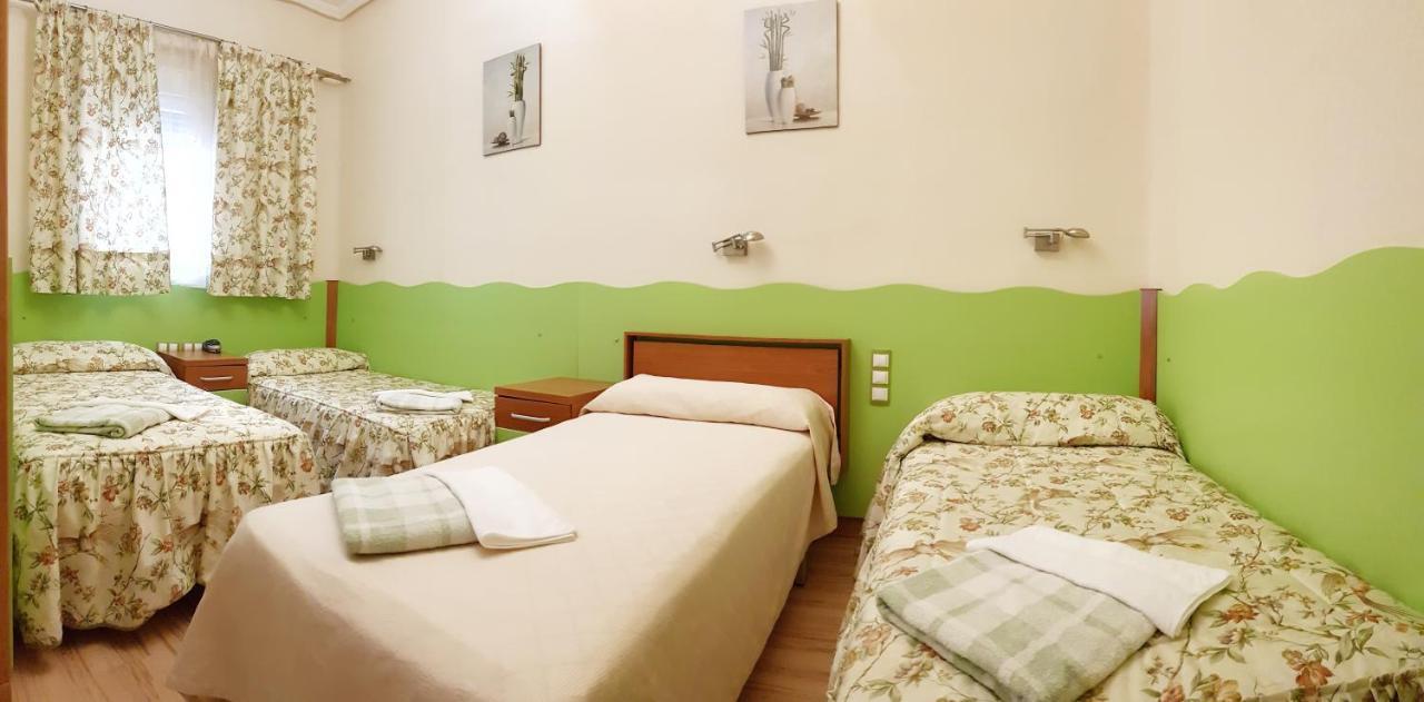 Hostal De La Torre Hostal Economico バリャドリド エクステリア 写真